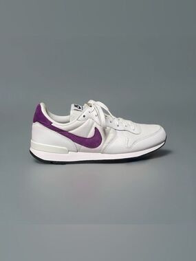 Nike Internationalist Women’s White/Purple Sneakers Size 8.5